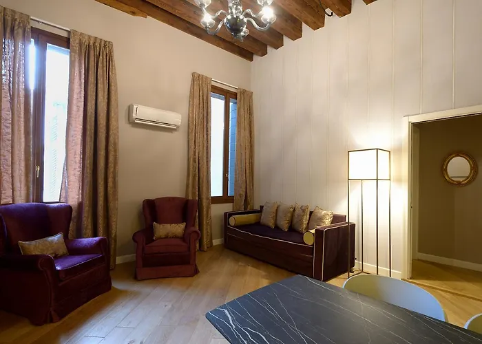 Lägenhetshotell La Fenice 4*