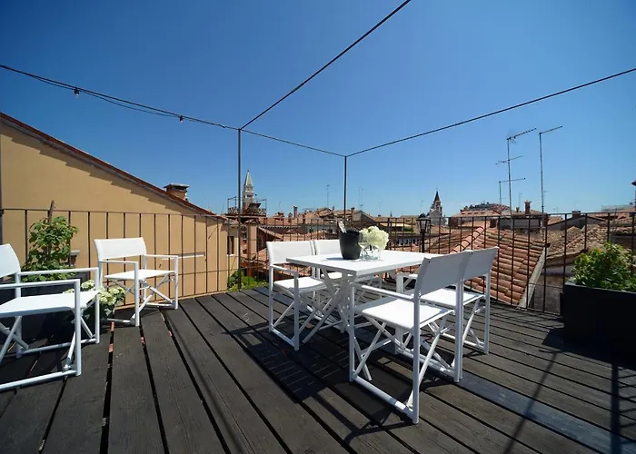 Lägenhetshotell La Fenice 4*