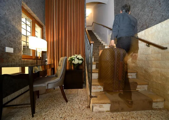 La Fenice מלון דירות ונציה