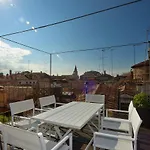 Apart Otel La Fenice Venedik