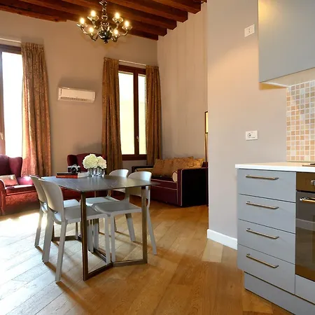 La Fenice Apart Otel Venedik