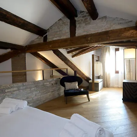 La Fenice Apart Otel Venedik